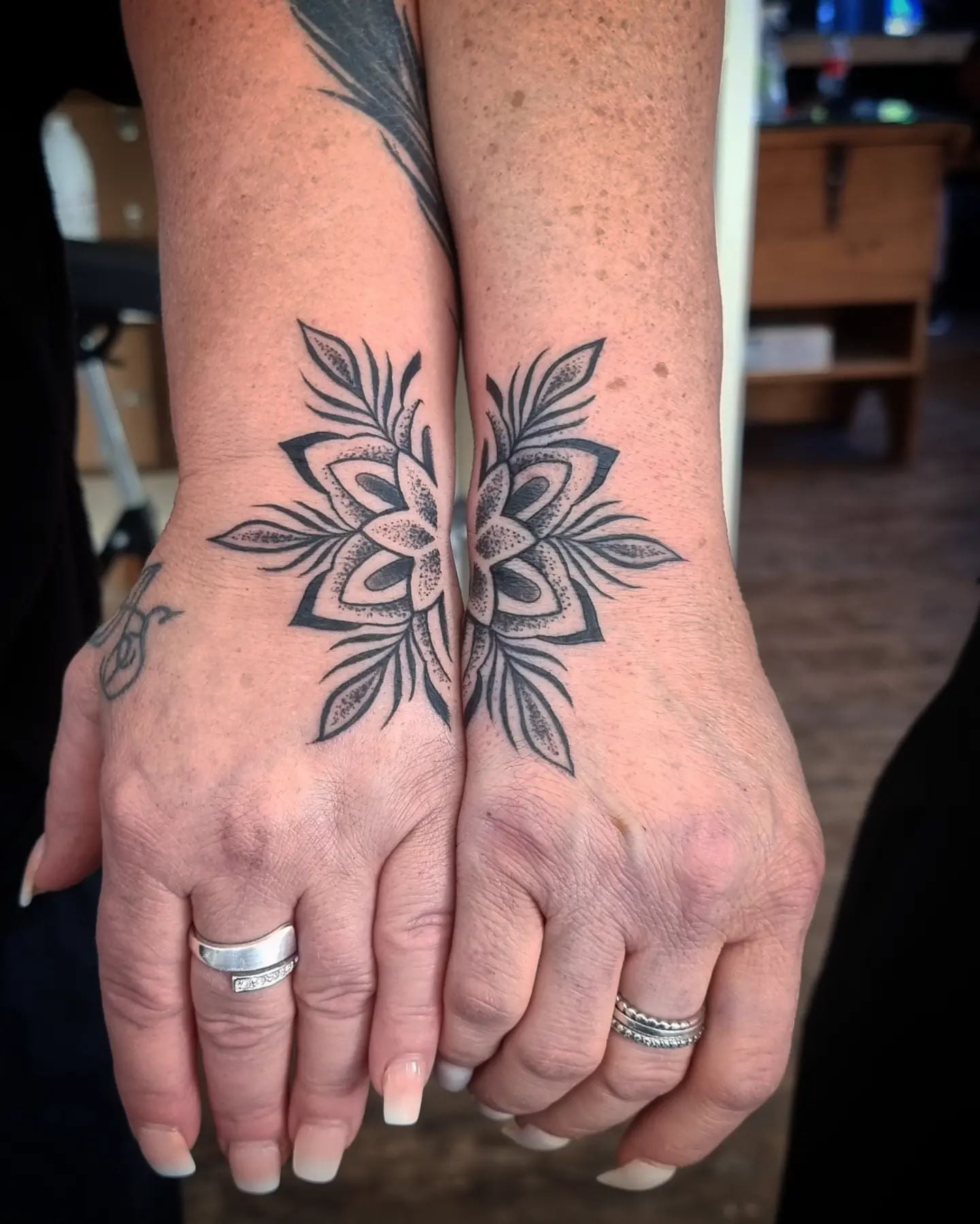 Mandala stílusú tetoválás a Pinker Tattoo galériából
